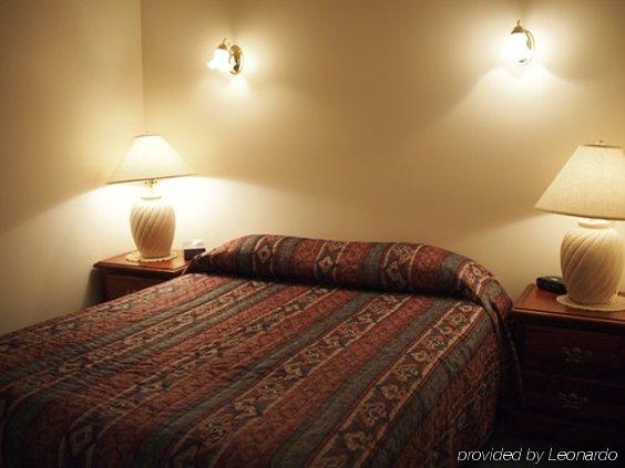Whale'S Tail Guest Suites Ucluelet Habitación foto